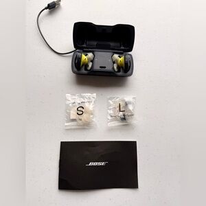 Bose Soundsport Free Wireless Headphones/Case/Charger/extra ear buds